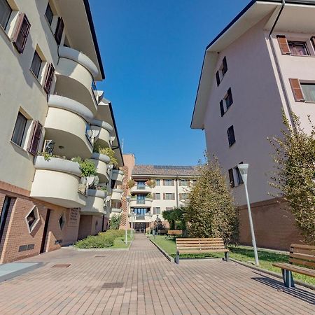 Milan Forum Camelia Guesthouse อาซซาโก ภายนอก รูปภาพ