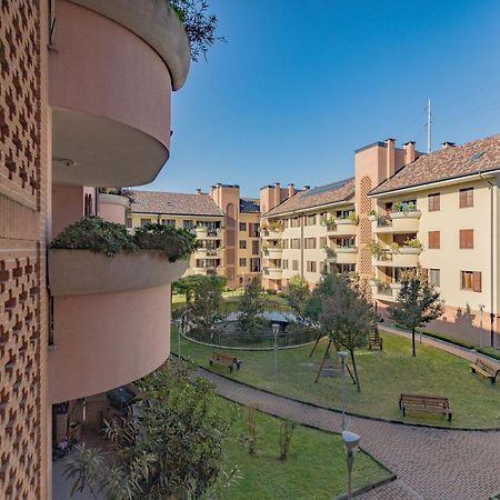 Milan Forum Camelia Guesthouse อาซซาโก ภายนอก รูปภาพ