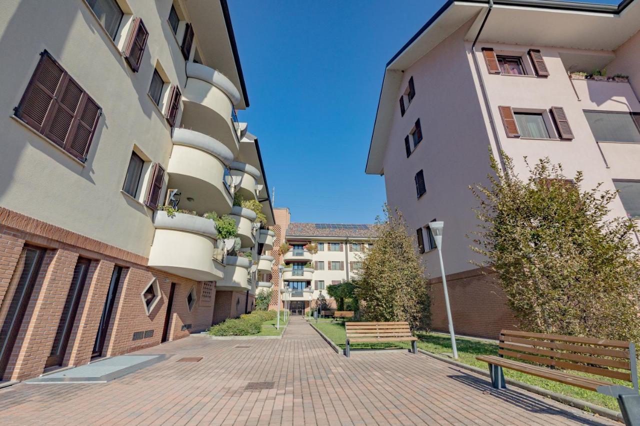 Milan Forum Camelia Guesthouse อาซซาโก ภายนอก รูปภาพ